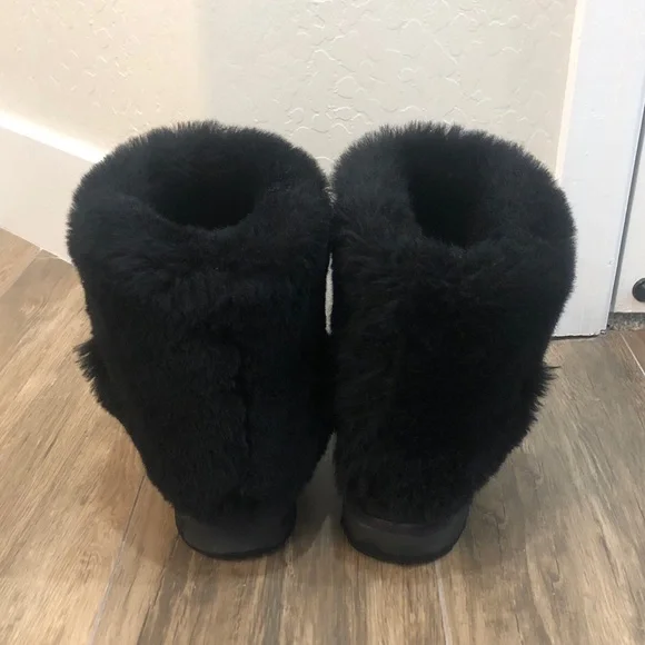 Ugg Classic Cuff Tall Boot - Picture 4 of 9